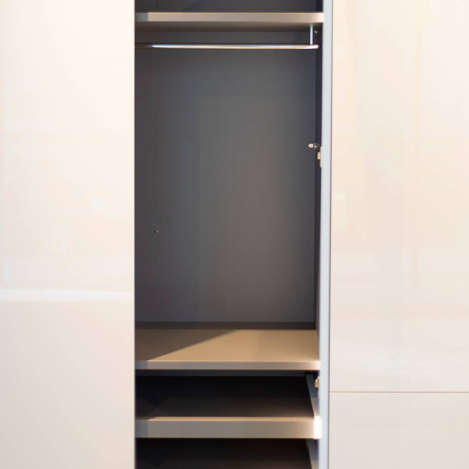 Zoom: vifian KLEIDERSCHRANK Detail